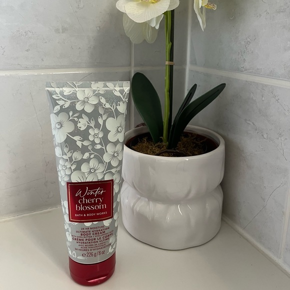 Bath and Body Works Winter Cherry Blossom Body Cream - Picture 3 of 4